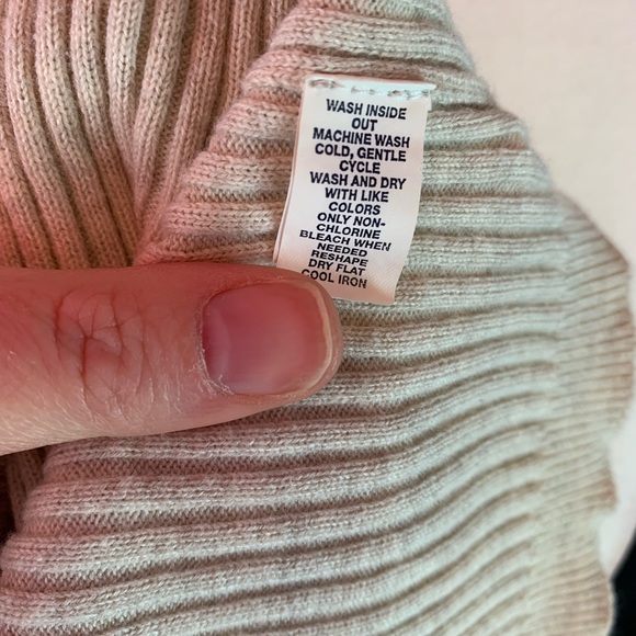 Gap ribbed cream ribbed sweater size L - Picture 7 of 7